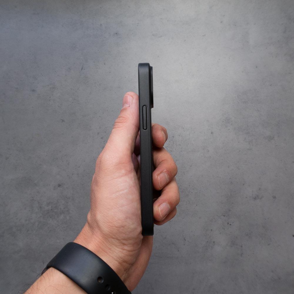 NALIA Étui Ultra-Fin Compatible avec iPhone 13 Mini Coque, Translucide  0,3mm Mince Mat Semi-Transparent Anti-Empreintes Léger, Housse de  Protection Rigide Anti-Choc Ultra-Slim Hardcase, Couleur:Noir : :  High-Tech